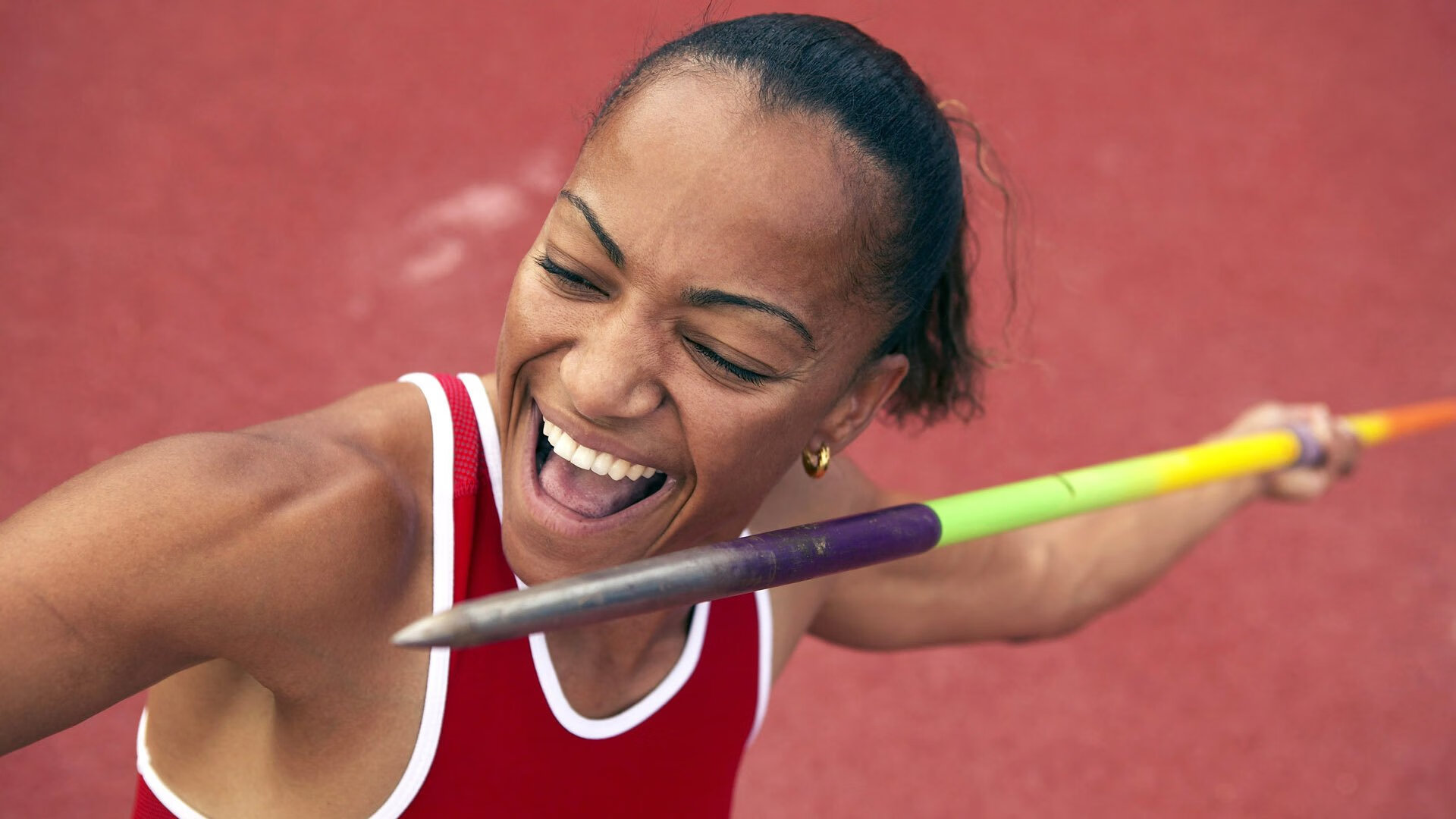 夏季高空滑索挑战，飞跃山谷的极速体验，飞跃滑梯